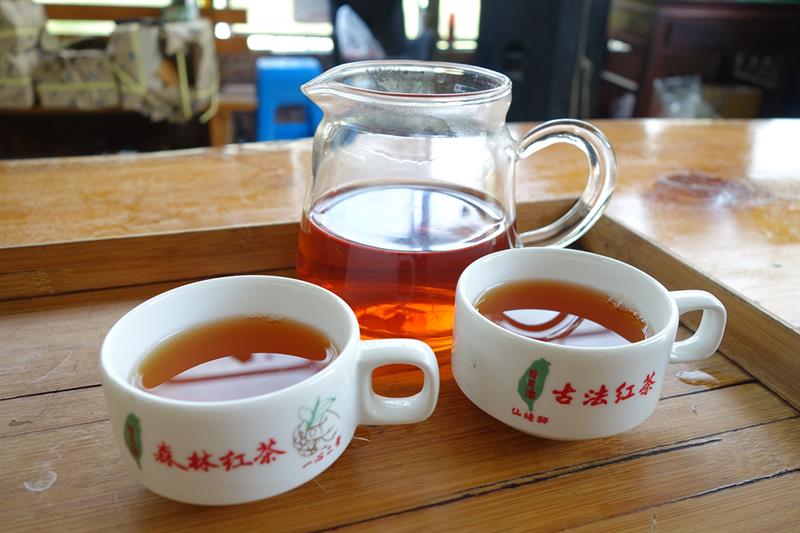 中部の旅に出たら、一杯飲むのを忘れずに：紅茶とコーヒーで体験する職人の心