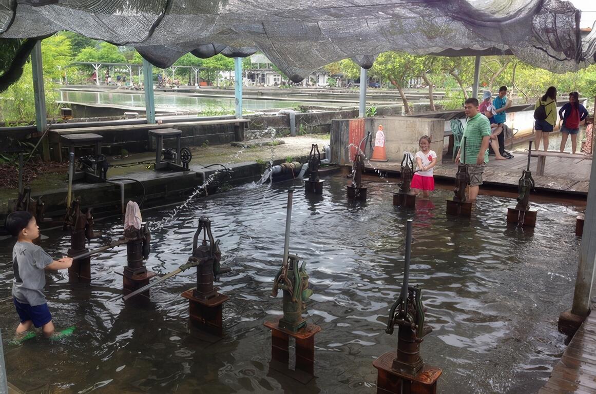 泡腳打水仗重溫兒時消暑夢