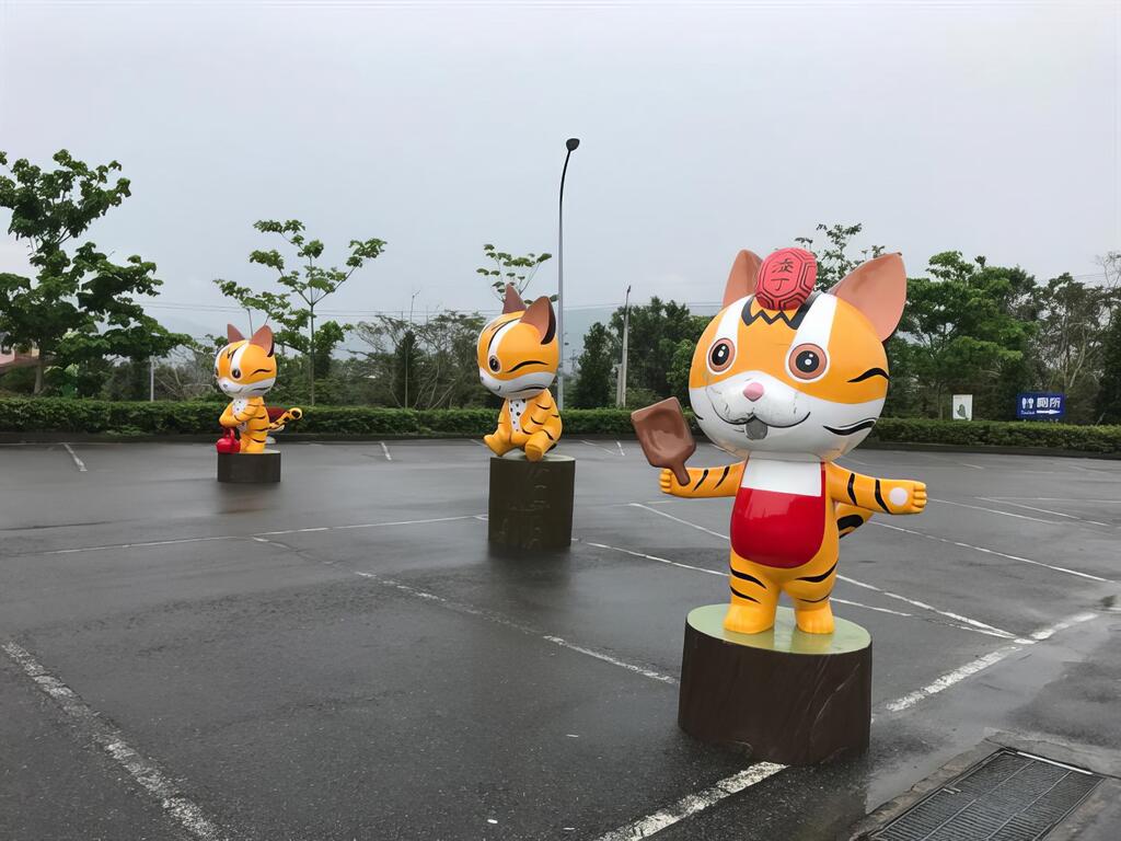 賞桐花：客家大院