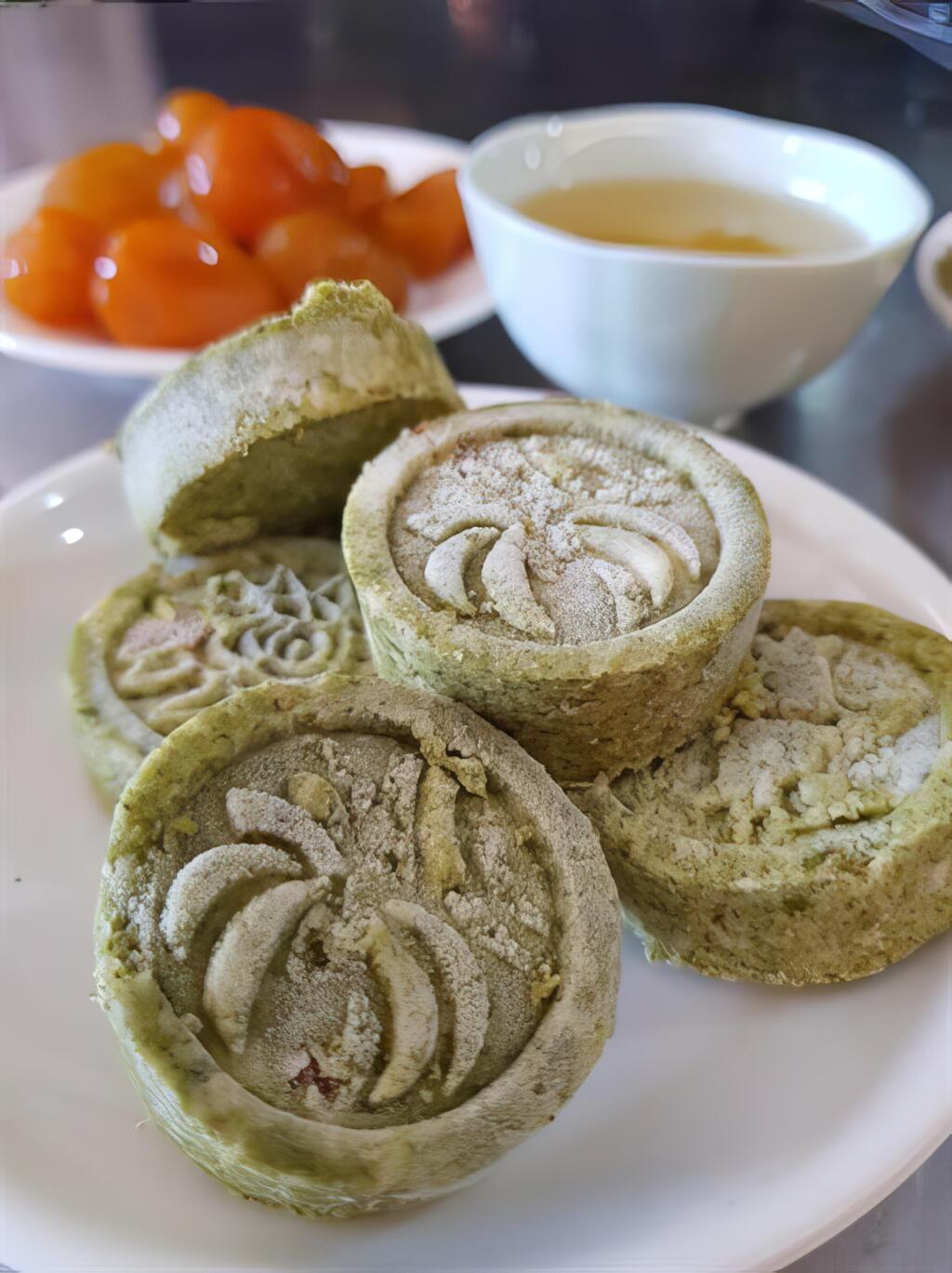 現場品嘗自己做的綠茶糕，配上現泡的柚香烏龍茶，真是好吃不膩口！