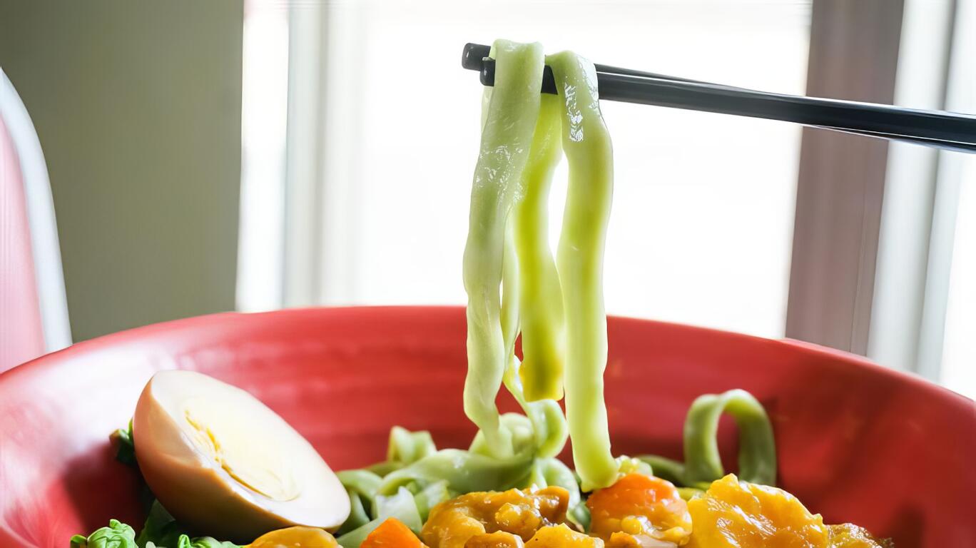 圖說：香草田媽媽餐廳內的牧草麵是特色餐點，Q勁十足。