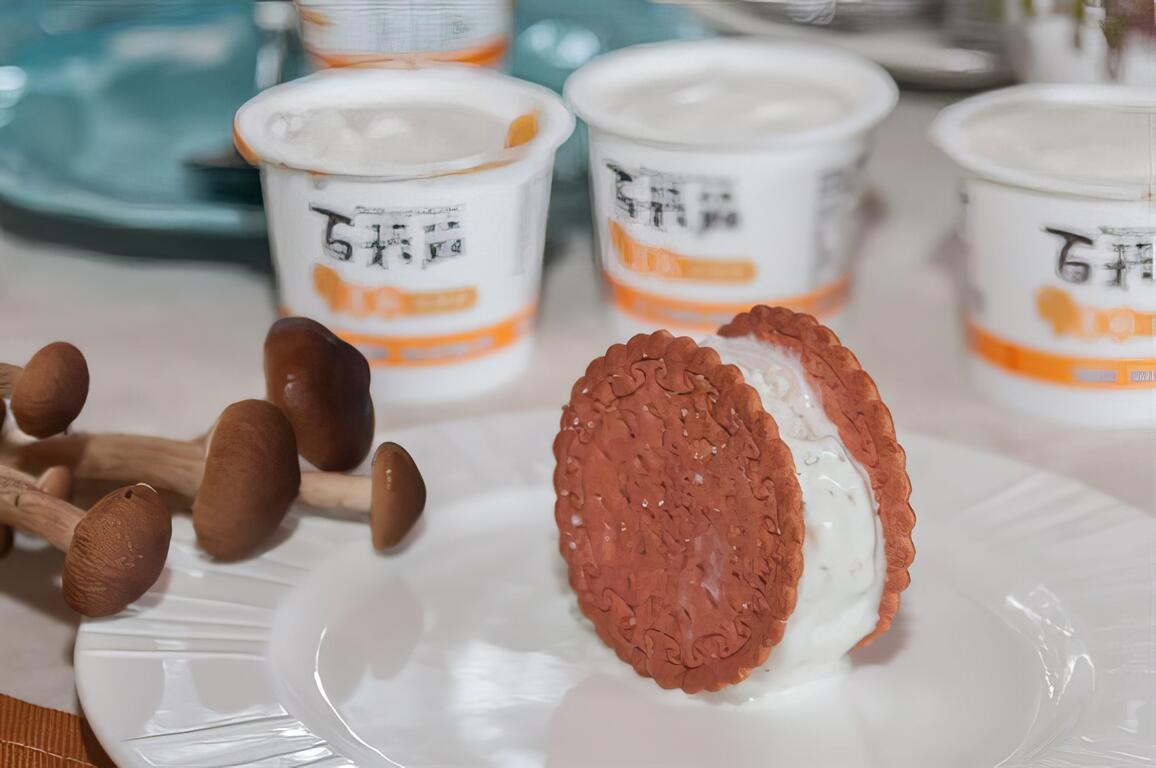 紅麴餅乾夾香菇冰淇淋