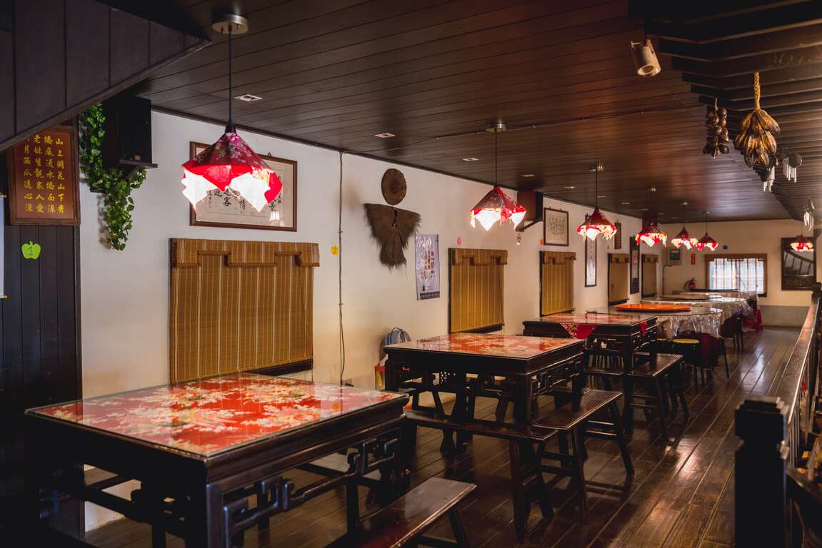 復古客家風味餐廰內用區