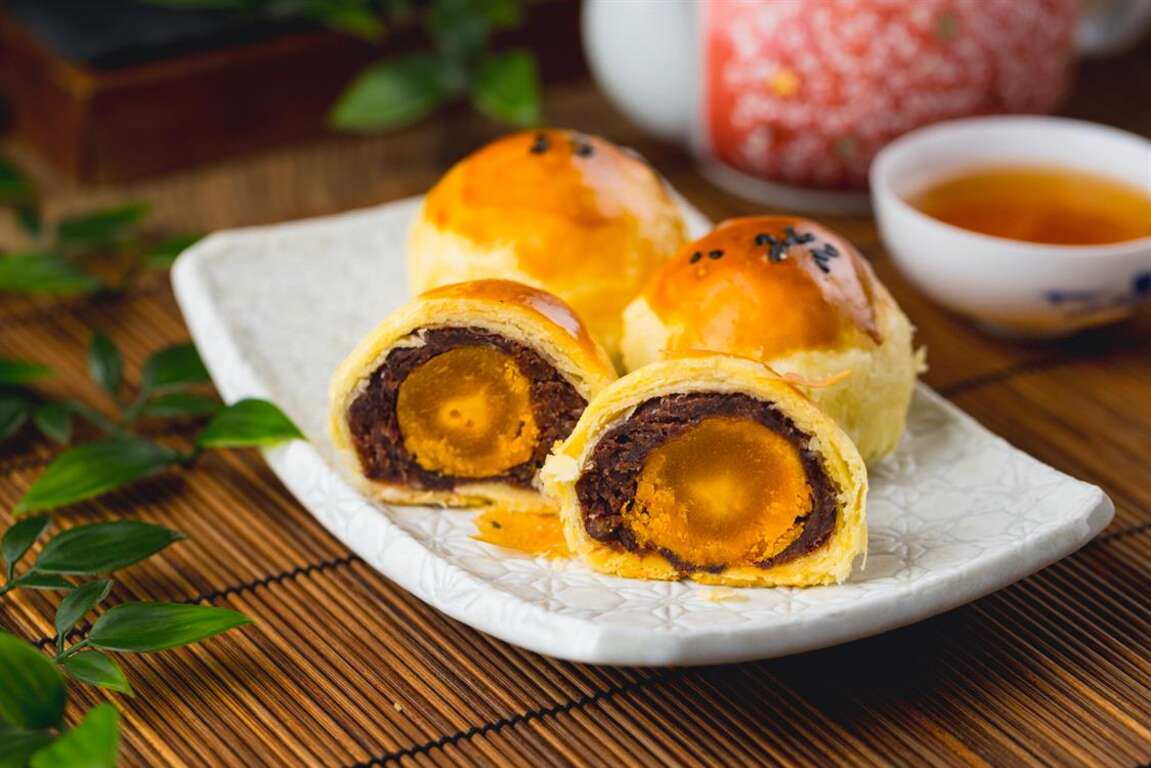 手炒紅豆蛋黃酥