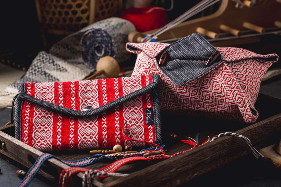 傳統織布附扣圖騰包