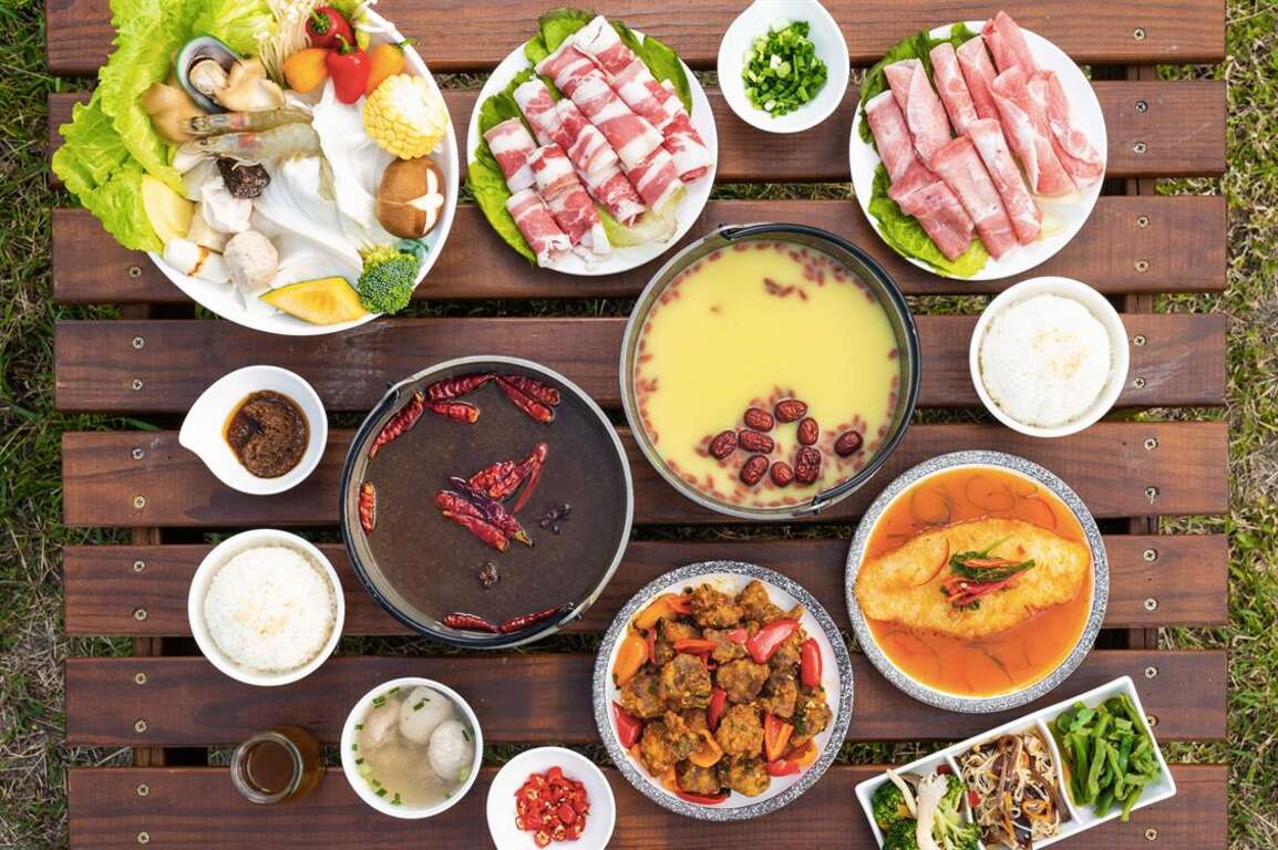 多種口味湯底及無毒蔬果個人火鍋套餐