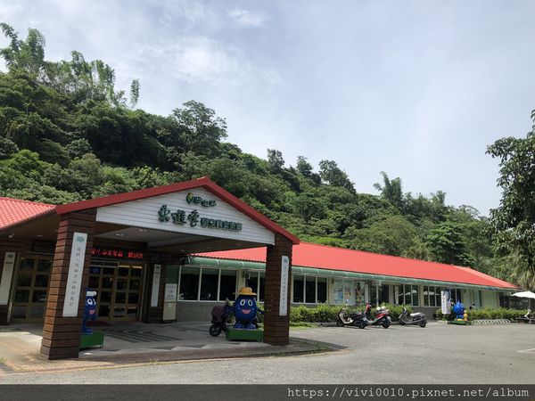 售票處旁的福利社外觀。