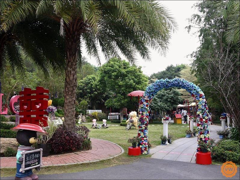 右邊則是婚攝喜愛的場照之一：象徵喜氣洋洋且帶有復古浪漫氛圍大囍字。