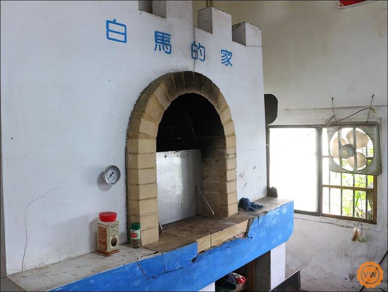 招待服務處設有一個大型的烤窯，是針對園區內ＤＩＹ米披薩所設，同時還備有另外一個小烤窯。