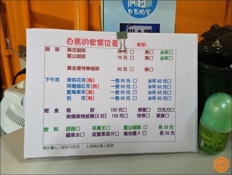 咖啡館內的菜單價位表。