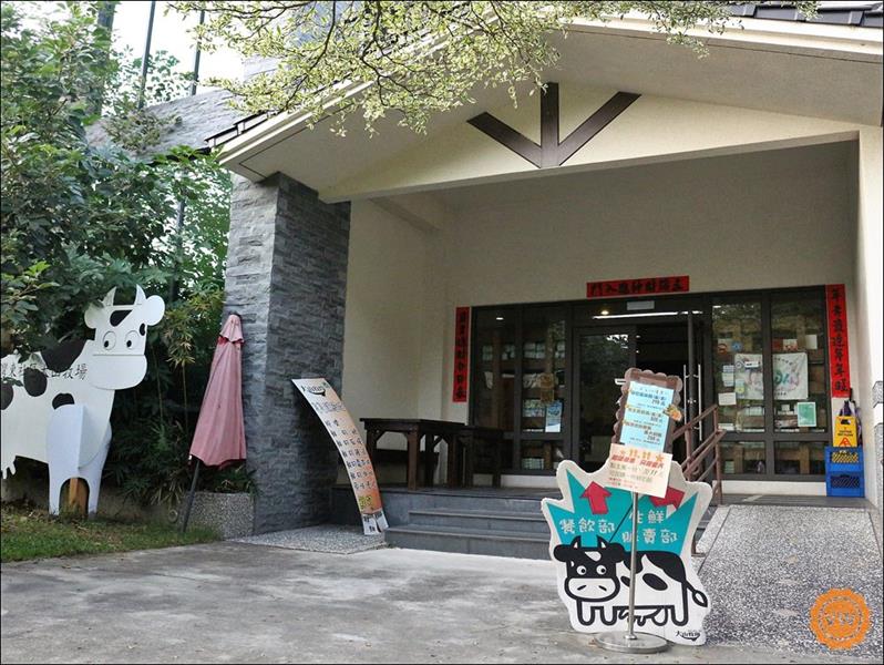 餐飲部及生鮮販賣部的入口處。