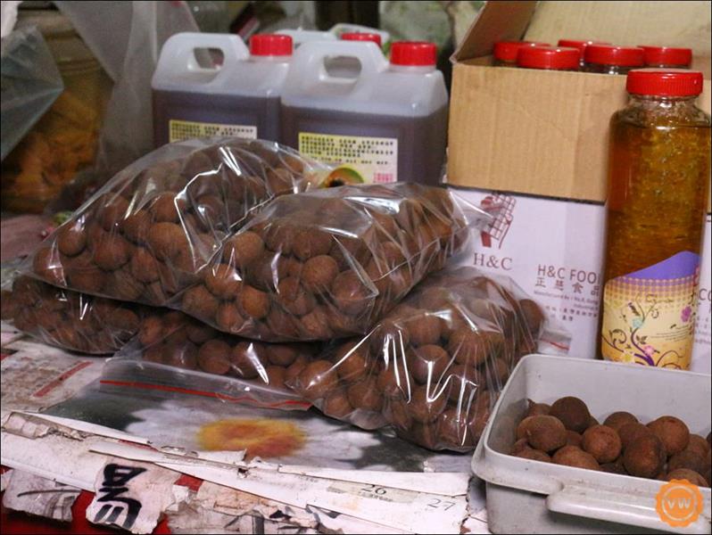 具有特色的伴手禮還有蜂蜜及龍眼乾。