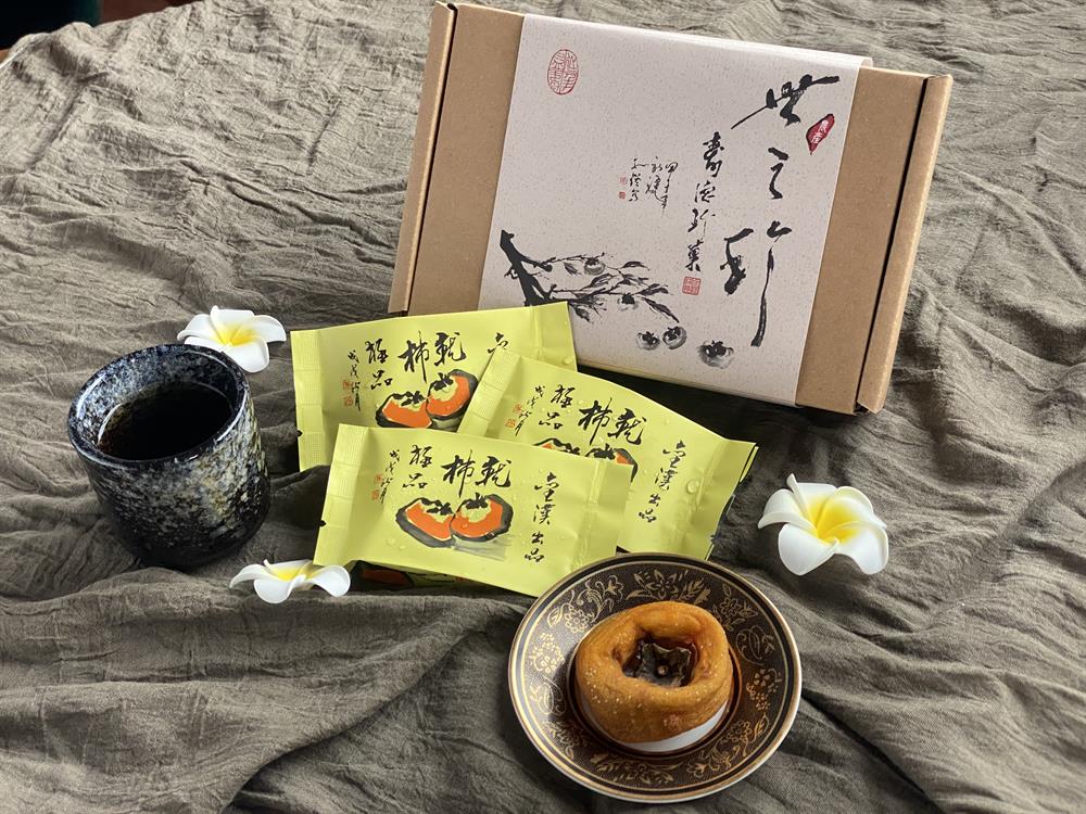 走訪金漢柿餅教育園區必定不能錯過品嚐當季柿餅 （照片來源：大墩山休閒農業區提供）