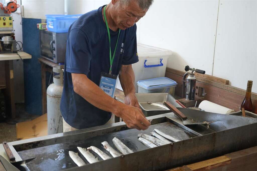 陳明僚大哥是食魚餐桌小老師，料理白帶魚也是駕輕就手。