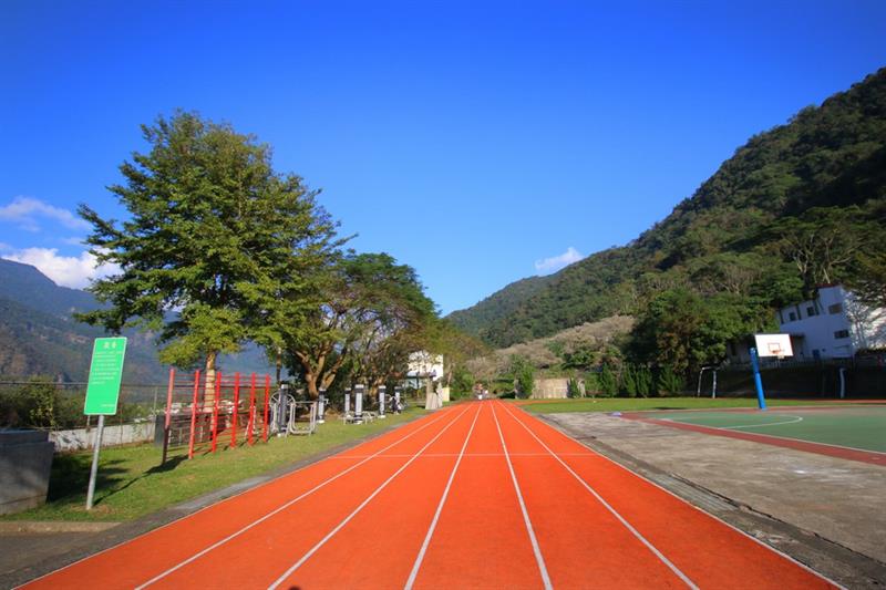 平日學校有在上課,可千萬別影響到學生喔!