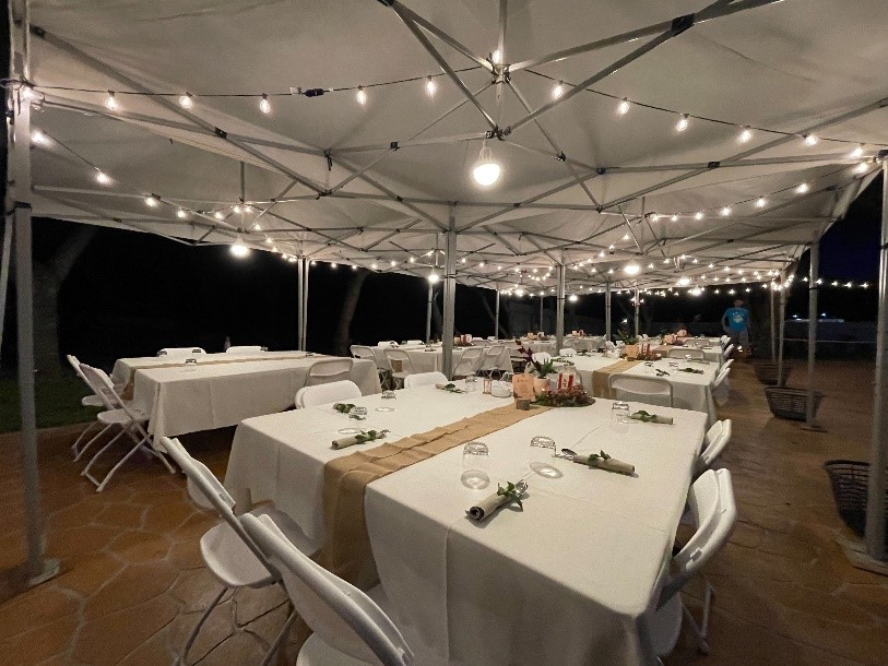 精心布置的場地，準備給來鹿野的遊客體驗一趟不凡的美食饗宴。