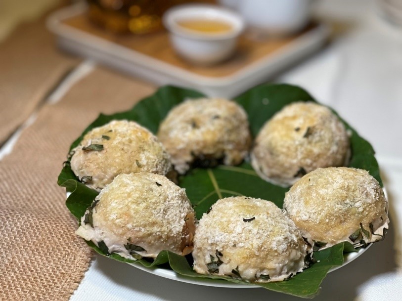 刺蔥豬肉丸，外酥內軟，配上刺蔥的香氣，提升了丸子的風味。