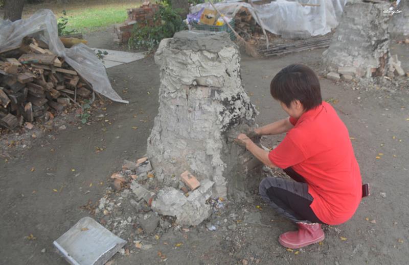園區戶外焢窯區有紅磚窯，可窯烤蕃薯、玉米、土窯雞、雞蛋等食材。