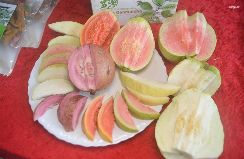 芭樂最特別的是有許多品種與顏色，有黃金芭樂、香水芭樂等。