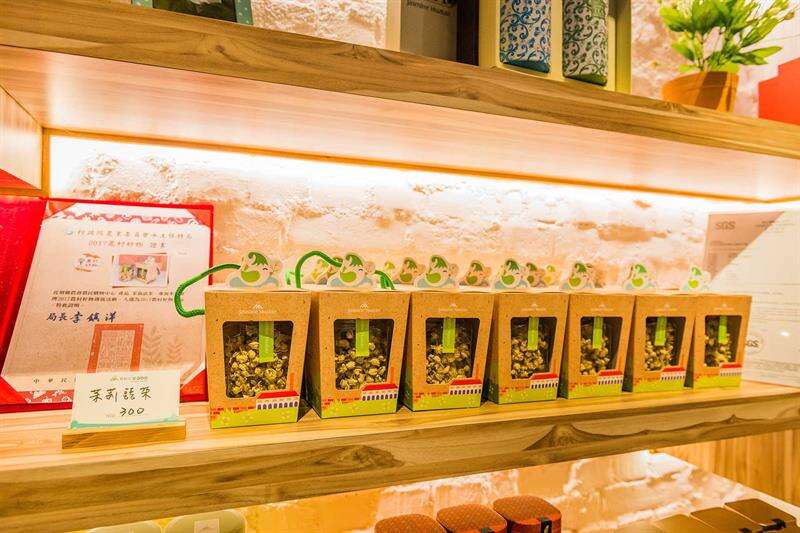 花壇鄉農會的茉莉花茶。圖說：供用餐、喝飲料的座位區。