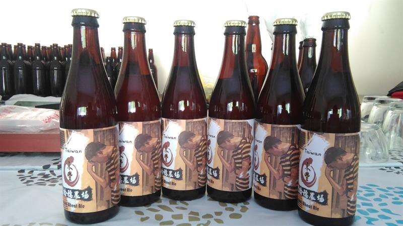 結束裝瓶之後，記得拍一張照片，留念自己的啤酒DIY樂趣，也作為自己的酒標喔！