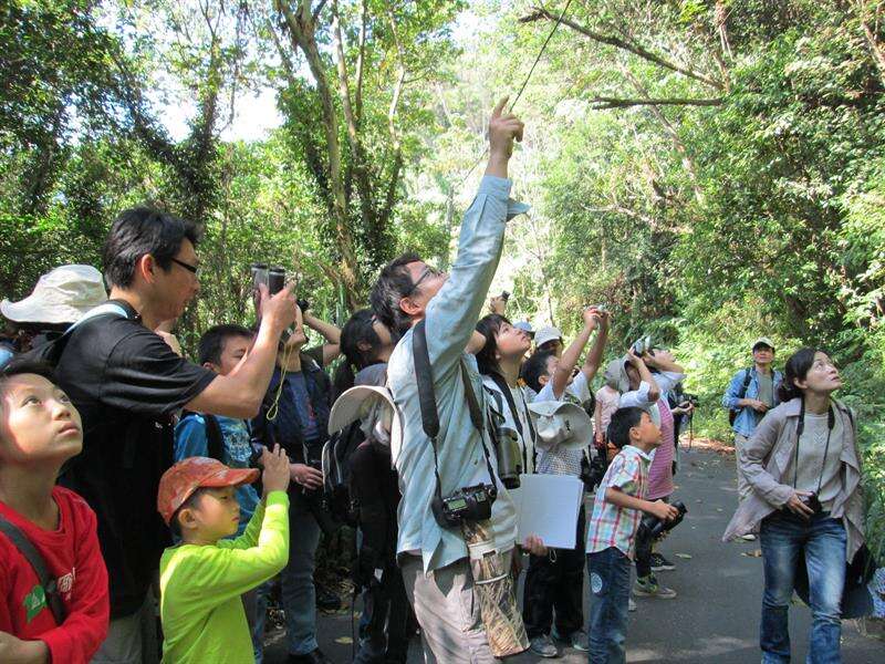 導覽員解說山林、保護區及在地保育故事。