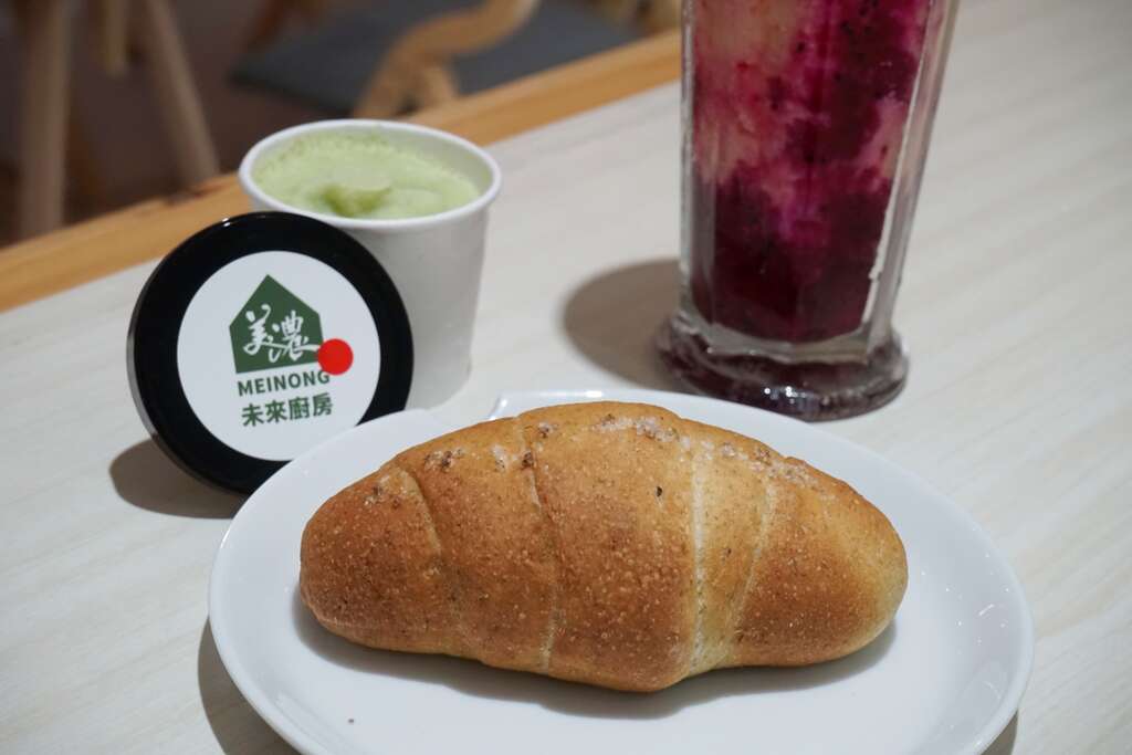 野蓮冰淇淋與野蓮鹽可頌的組合