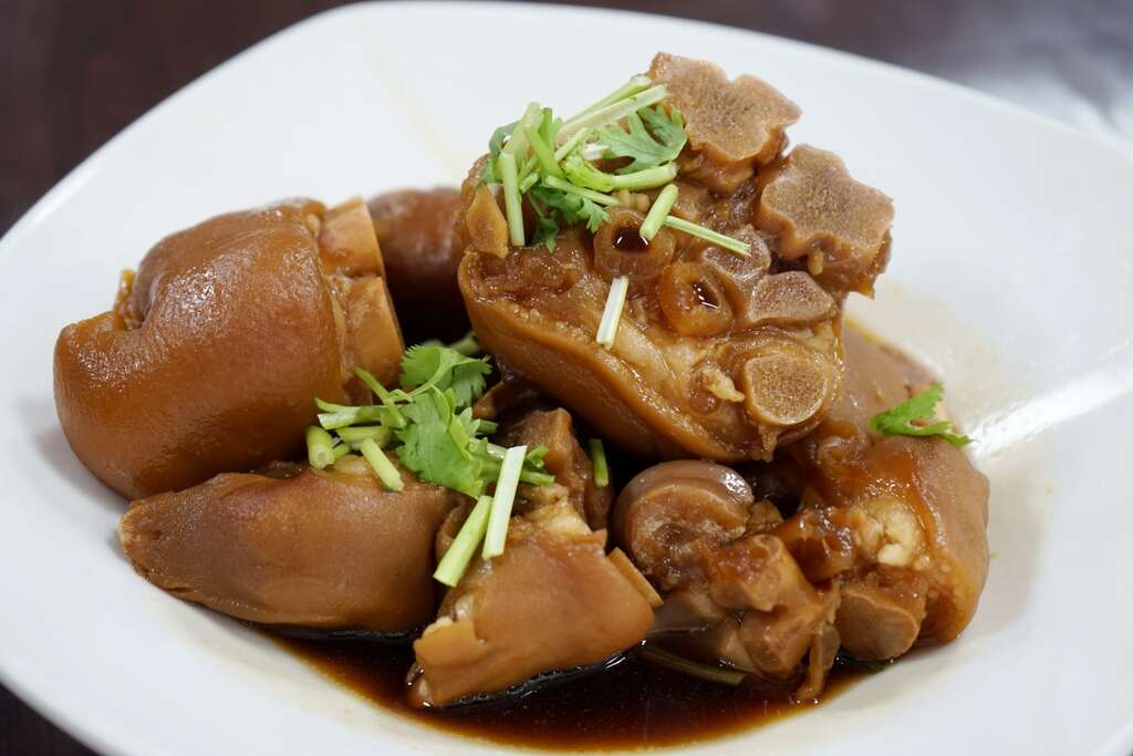 油亮的美濃豬腳