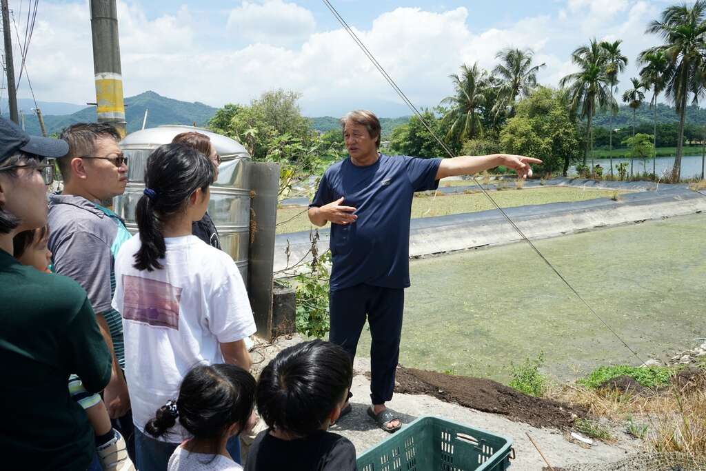 農場主人李煥生栽種野蓮經驗長達30多年