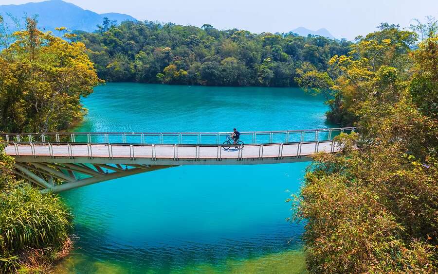 被CNN選為世界十大最美的單車路線，日月潭環湖自行車道的美令人屏息。