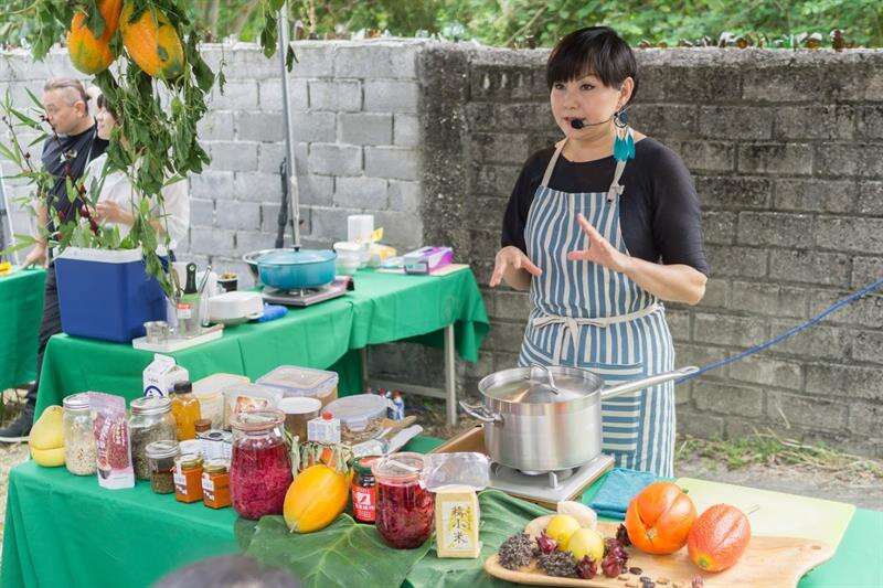 尋味獵人Lisa，本身於台中市經營包心菜實驗廚房，對味覺與料理有著獨特見解。本次現場將透過她的手藝，以機能性食材為基底，於現場演繹四道菜色