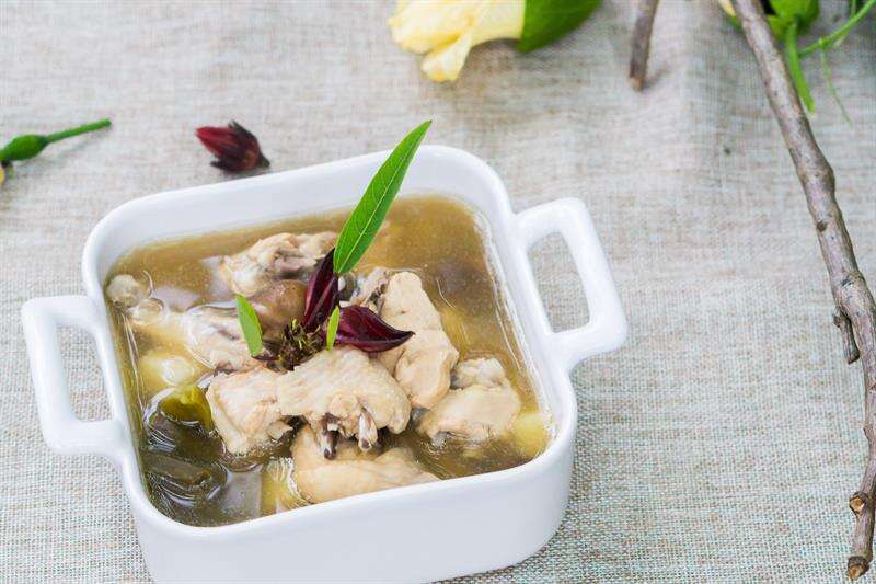 洛神籽剝皮辣椒雞湯