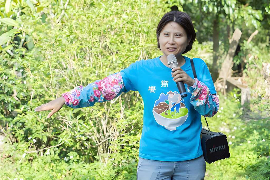 過去護理師背景、本身同時經營民宿的饗嚮台東負責人釧南雁，引領我們體驗鹿野農遊樂園