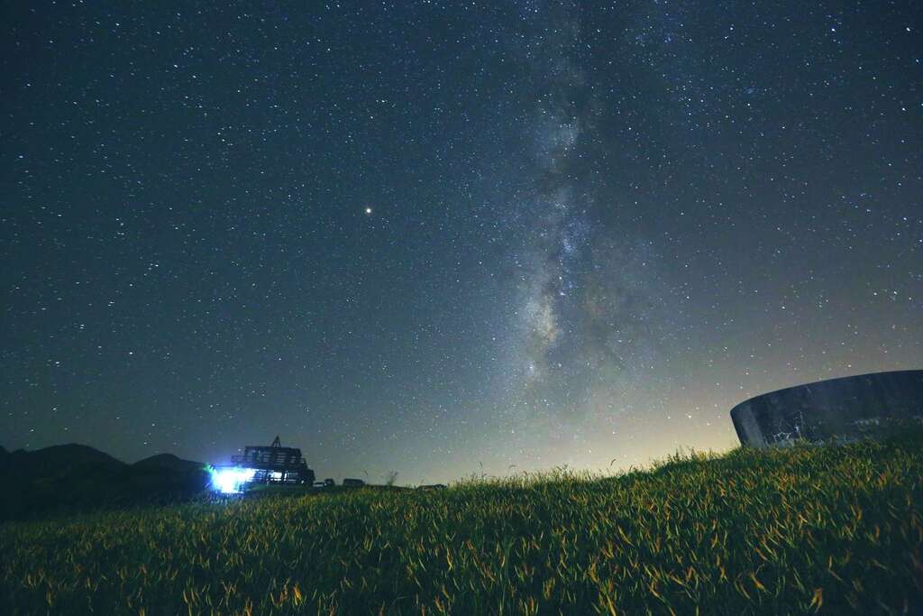 如果天氣許可，少光害的六十石山上相當適合觀星