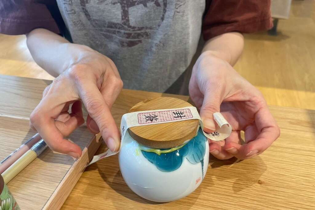 「封茶」體驗猶如製作茶的時光膠囊（饗嚮台東提供）
