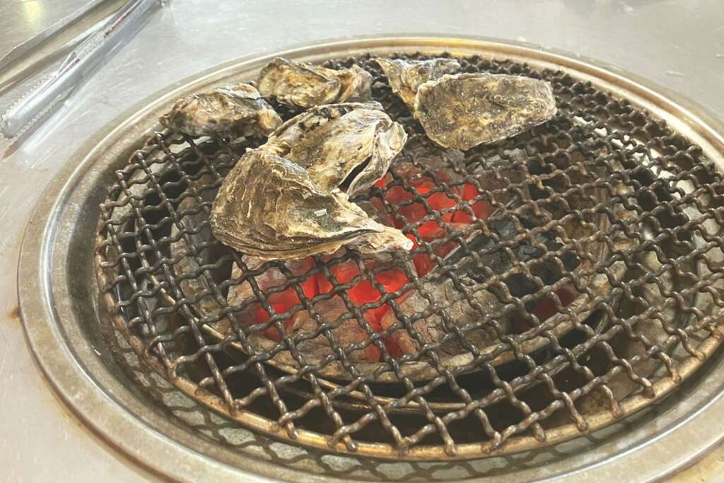 返回七股後可享受無限量烤牡蠣的大餐