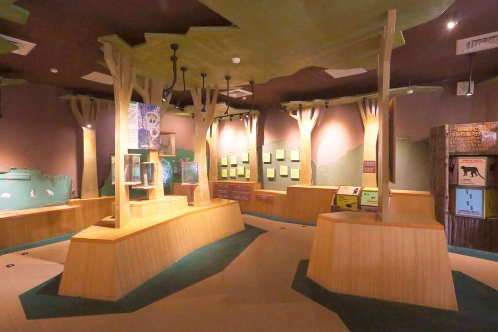 室內展示介紹林業與池南周邊的自然生態