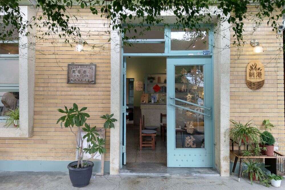 鎮上聚落由老屋改設的咖啡廳