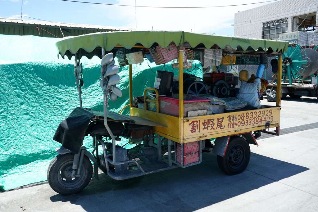 專門清除漁船螺旋槳雜物的「割蝦尾」作業