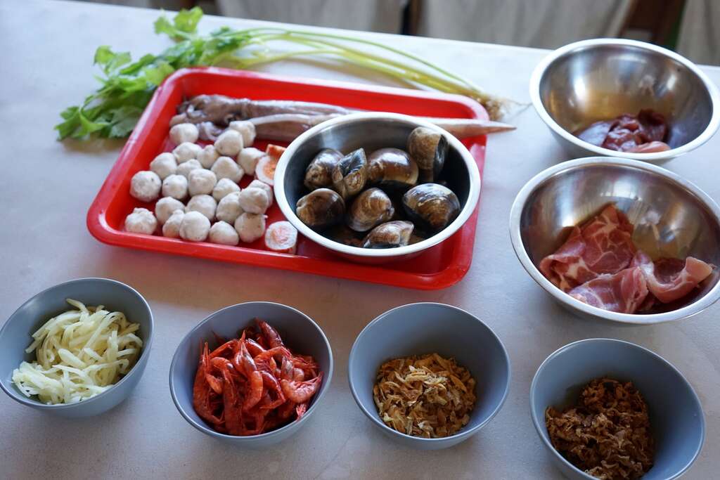 準備飯湯的各式材料