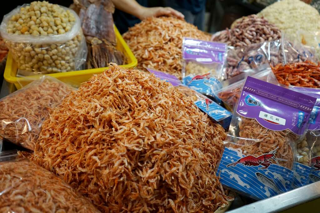 黑鮪魚、櫻花蝦及油魚子是東港最引以為傲的「東港三寶」