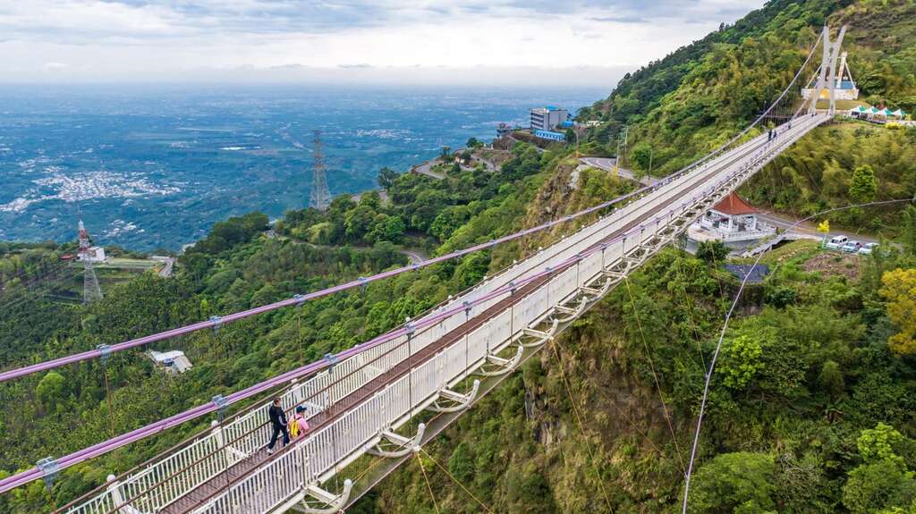 長281公尺的太平雲梯跨越一座山谷