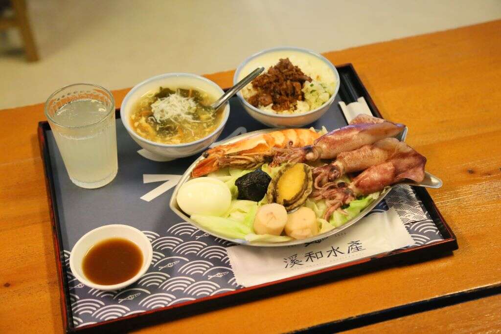 平日才能品嚐的海膳特餐