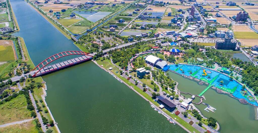 冬山河清水公園園區腹地寬闊，活動設施完善