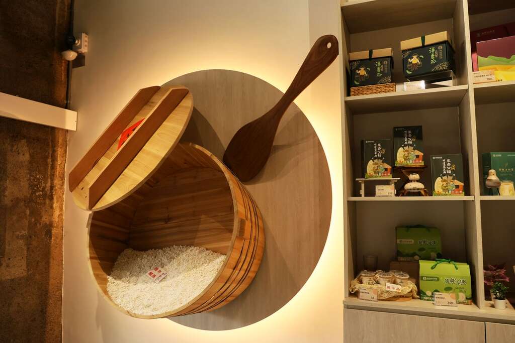 民眾可於「步穀農創館」選購各種在地農特產品