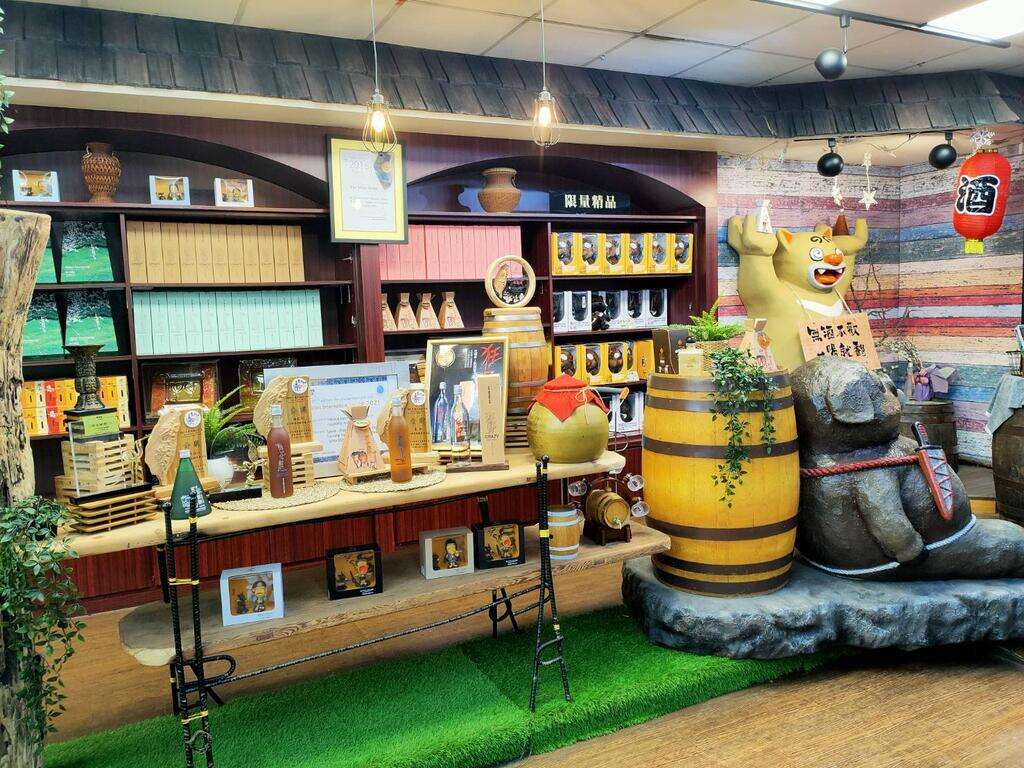 信義鄉農會的梅子夢工廠除了高人氣的梅酒，也有梅子醬油