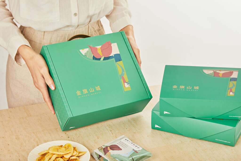 金旗山城開發多種香蕉果乾與香蕉花等特色商品，賦予香蕉新價值（金旗山城提供）