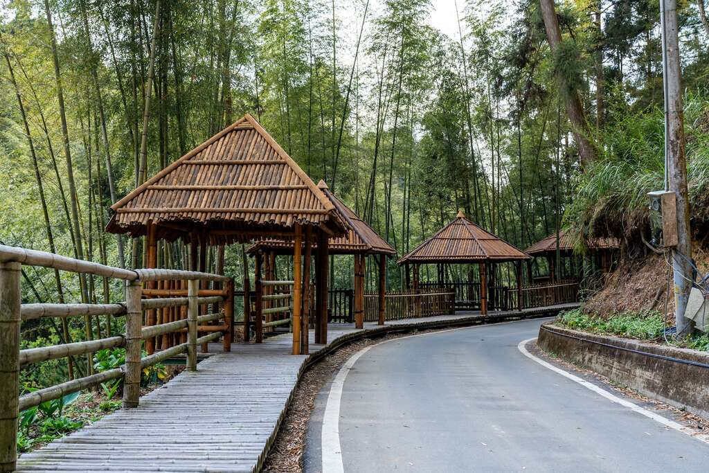 五元兩角的涼亭群位於竹創森園區的入口