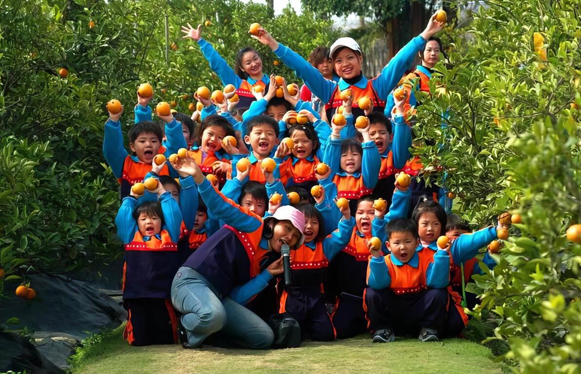 小朋友體驗採果樂趣