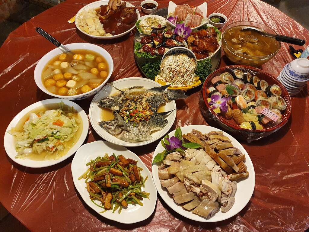 02廣興農場提供的豐盛餐點,都能讓你大快朵頤,感受農村風情的好滋味。_圖片取自廣興農場